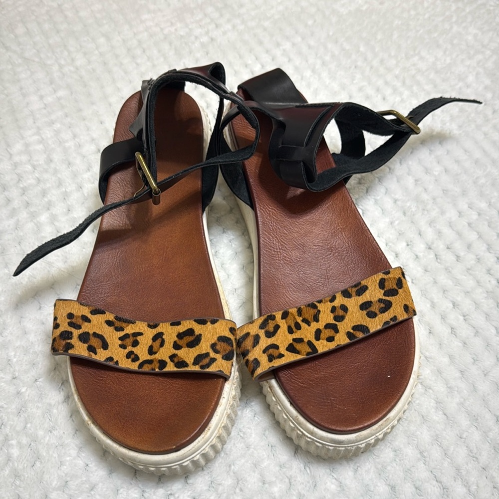 MIA cheetah print platform sandals, size 9